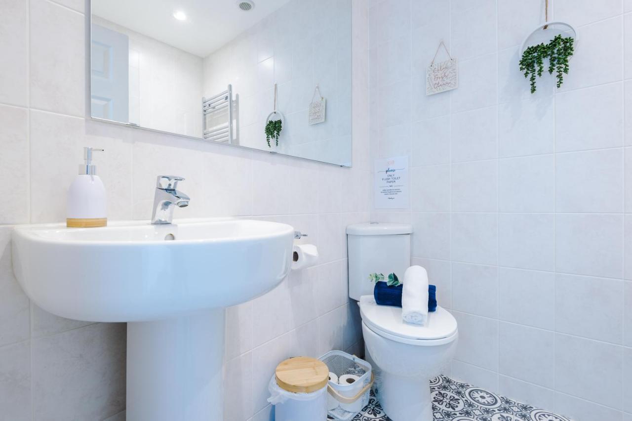 Pristine 2-Bed House In Chester By 53 Degrees Property, Ideal For Families & Small Groups, Great Location - Sleeps 6 Hough Green Εξωτερικό φωτογραφία